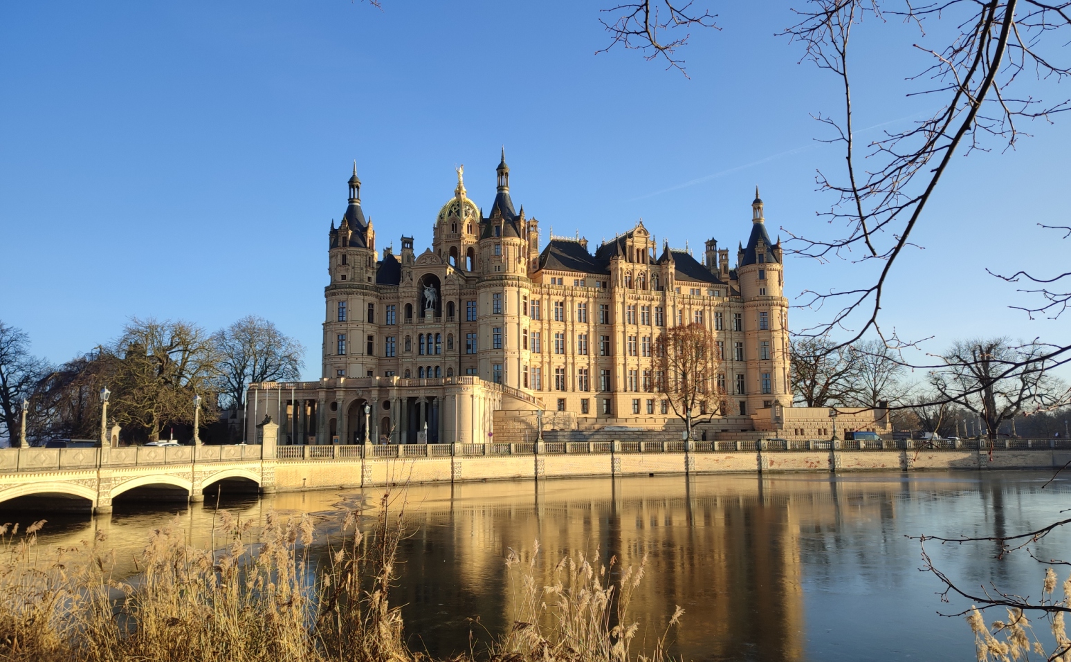 Castillo de Schwerin, un palacio de fantasía situado en una isla alemana
